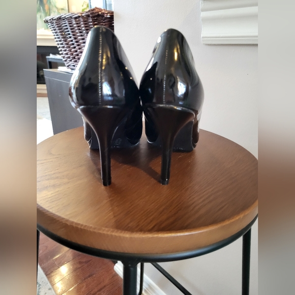 Merona Heels, Size 6.5, Black, Patent "Leather" - Picture 3 of 5